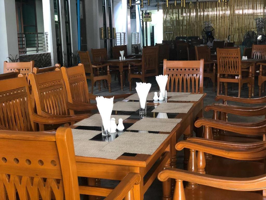Ten Mile Hotel Yangon Bagian luar foto