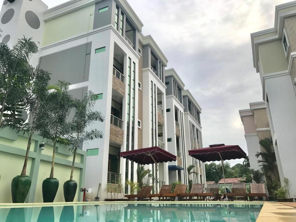 Ten Mile Hotel Yangon Bagian luar foto