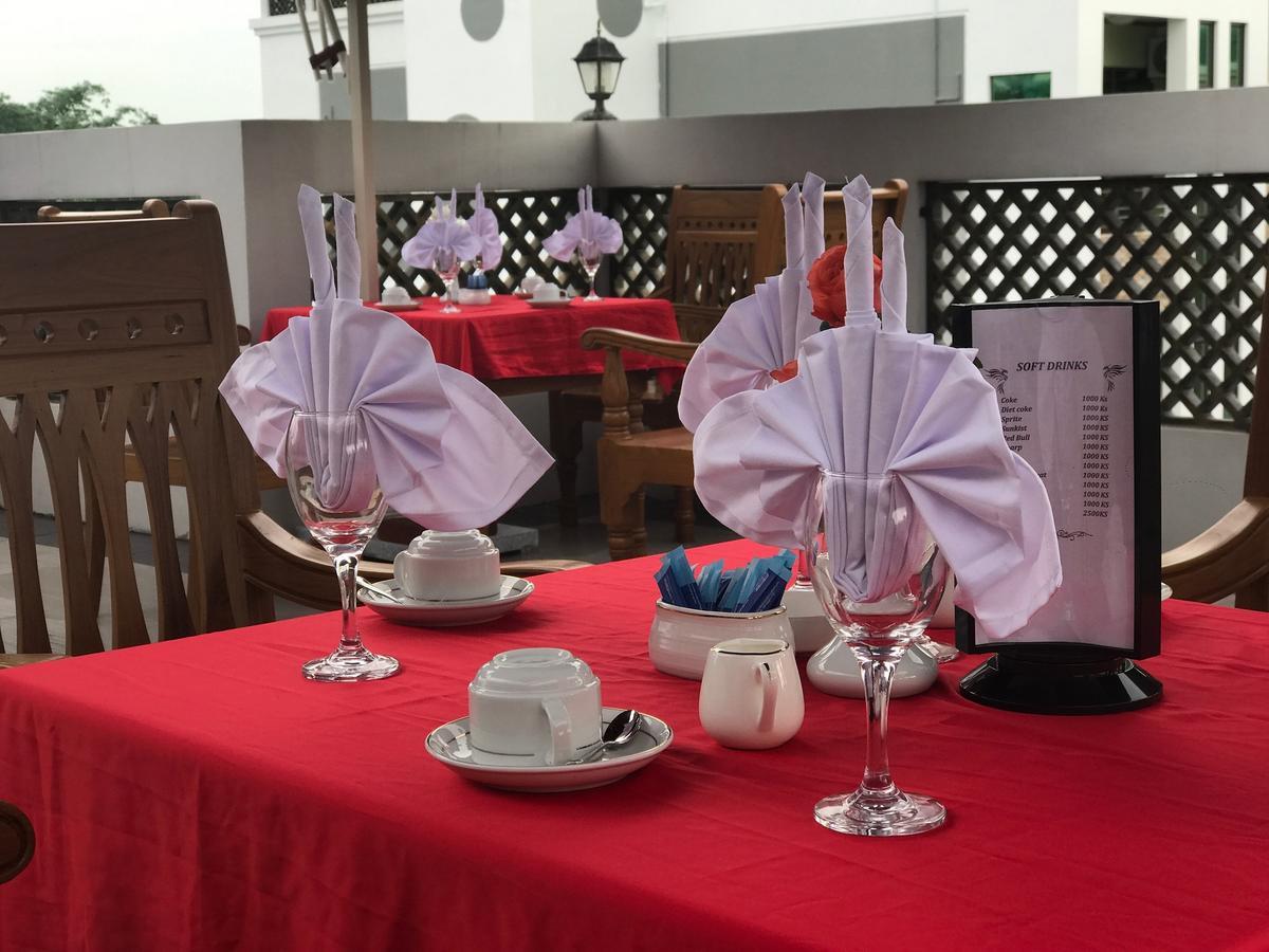 Ten Mile Hotel Yangon Bagian luar foto
