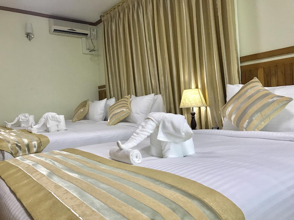 Ten Mile Hotel Yangon Bagian luar foto
