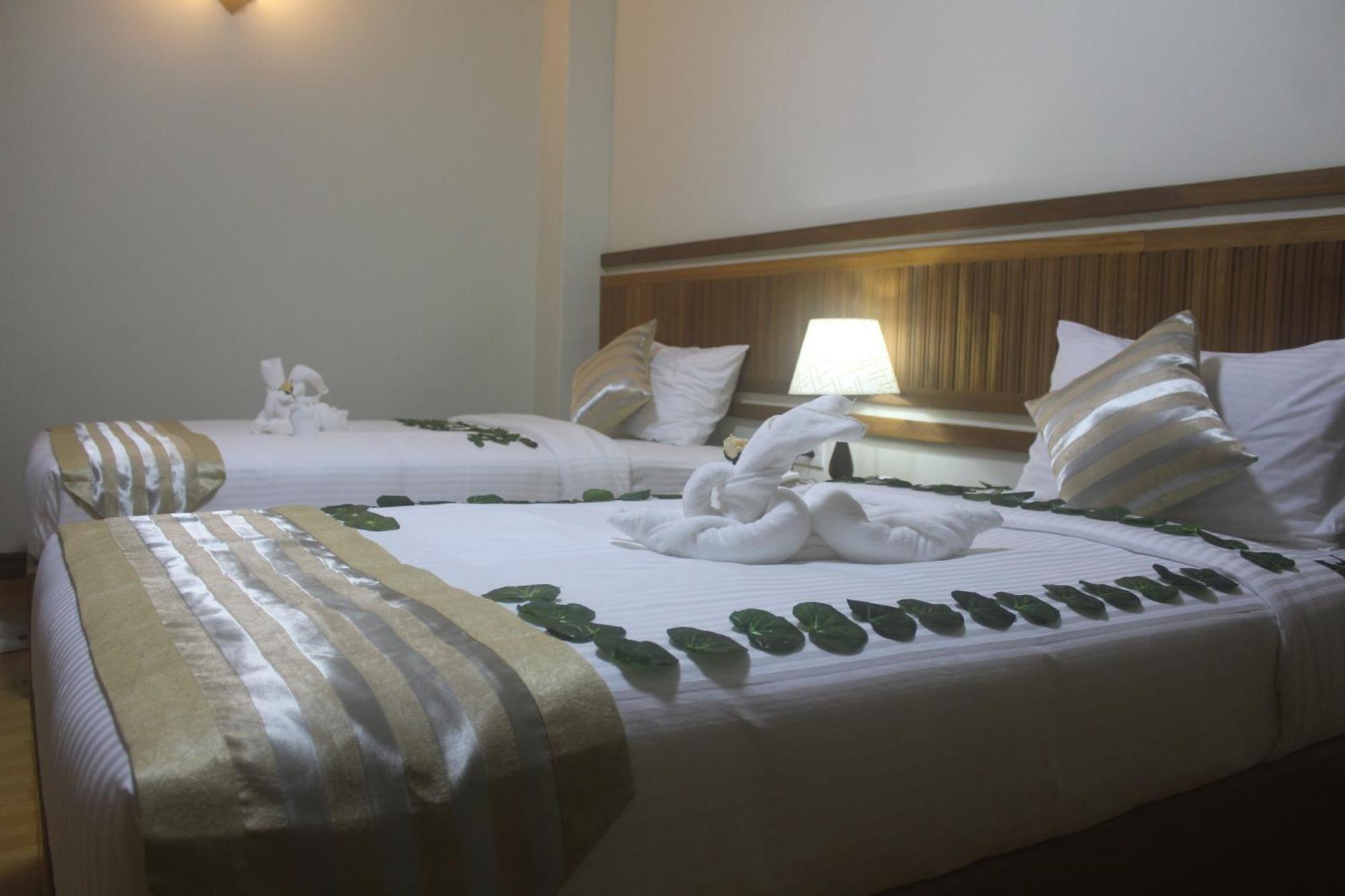 Ten Mile Hotel Yangon Bagian luar foto