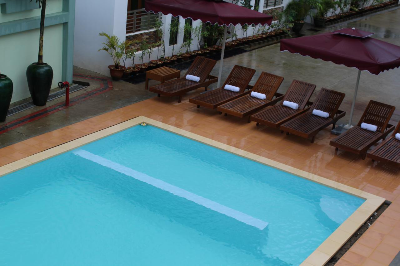 Ten Mile Hotel Yangon Bagian luar foto