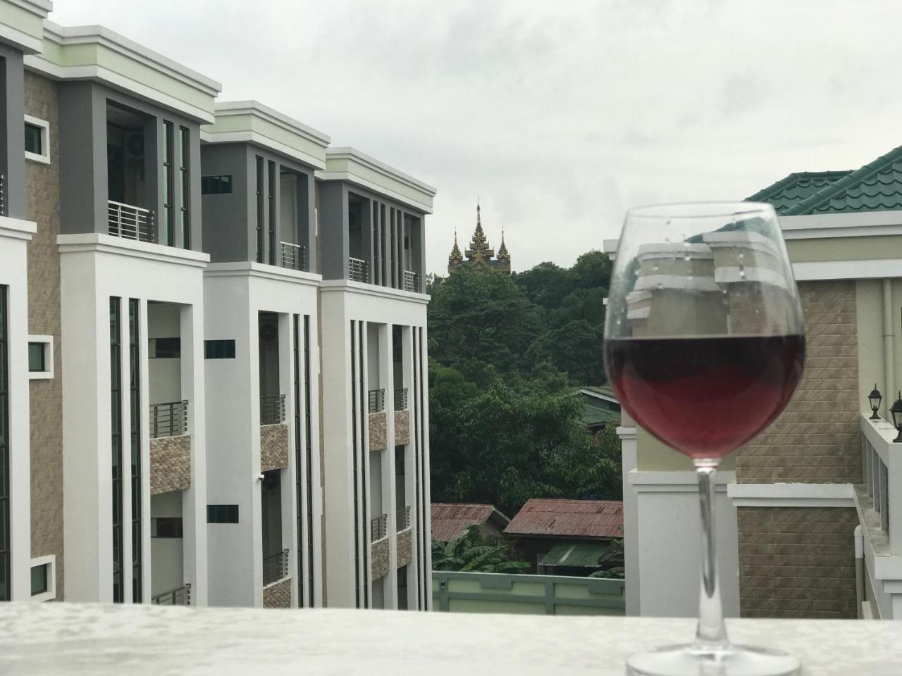 Ten Mile Hotel Yangon Bagian luar foto