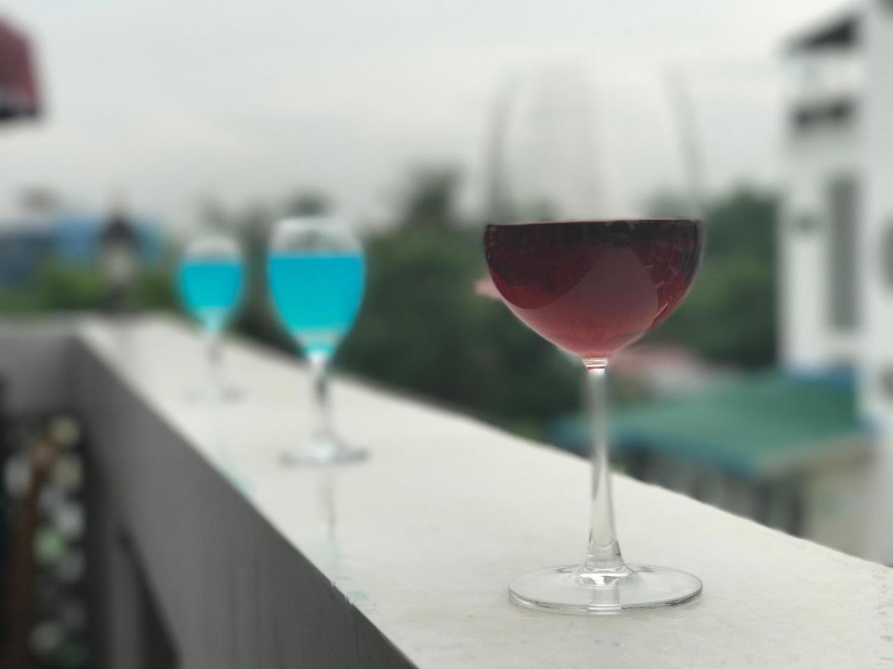 Ten Mile Hotel Yangon Bagian luar foto