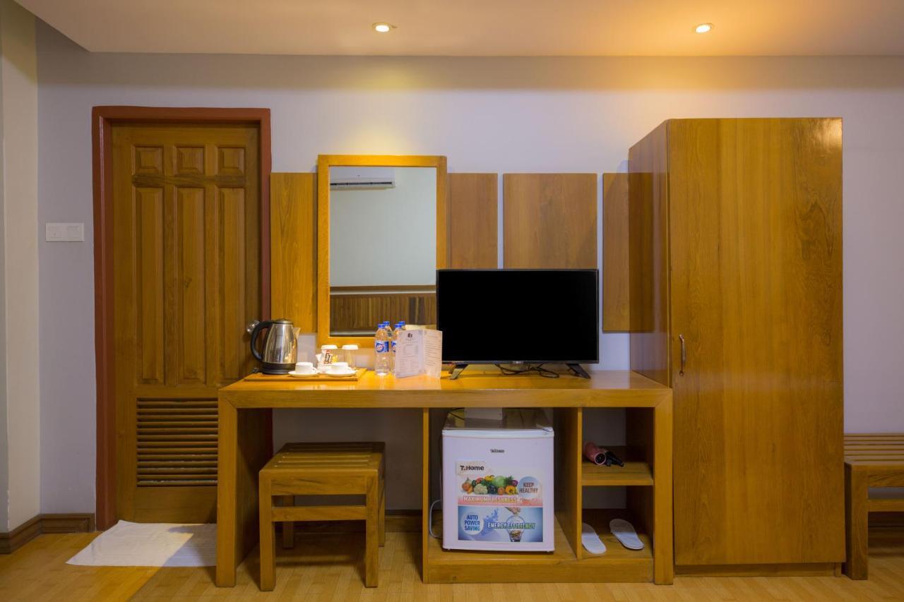 Ten Mile Hotel Yangon Bagian luar foto