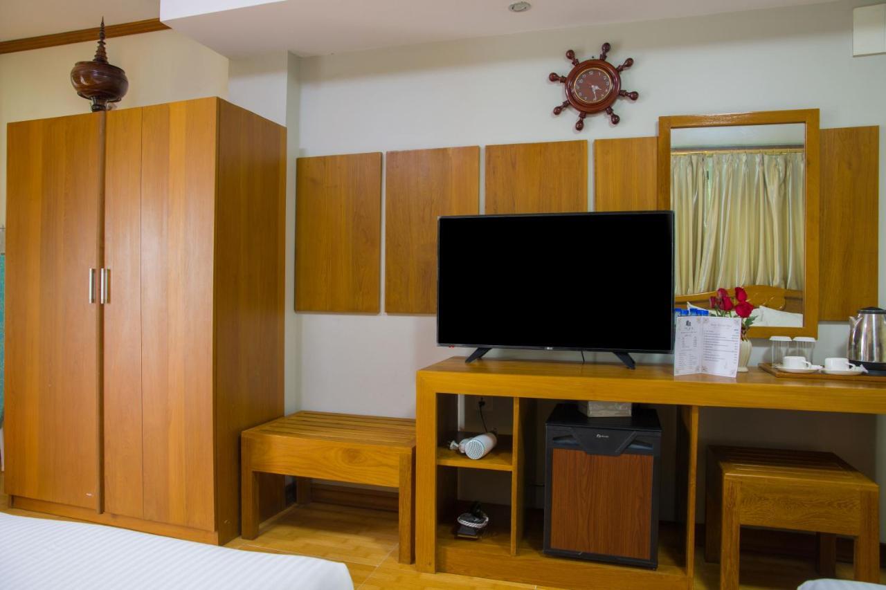 Ten Mile Hotel Yangon Bagian luar foto