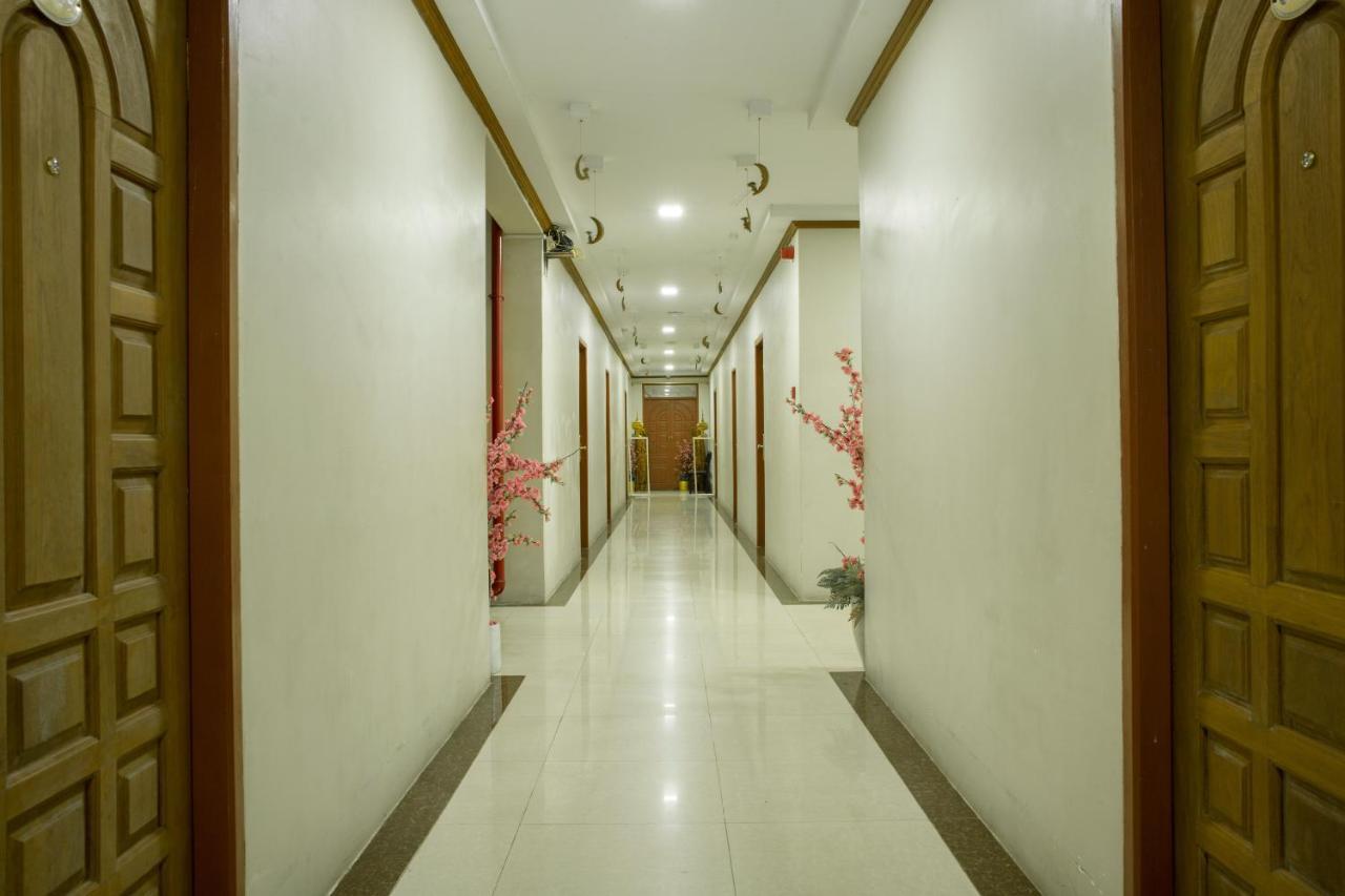 Ten Mile Hotel Yangon Bagian luar foto