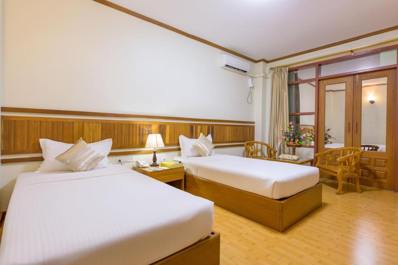 Ten Mile Hotel Yangon Bagian luar foto