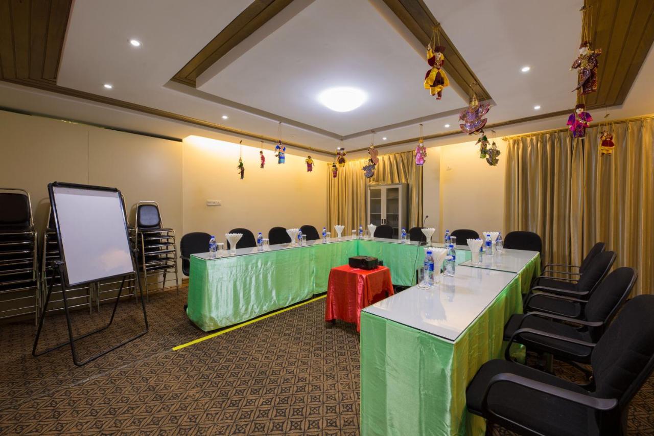 Ten Mile Hotel Yangon Bagian luar foto