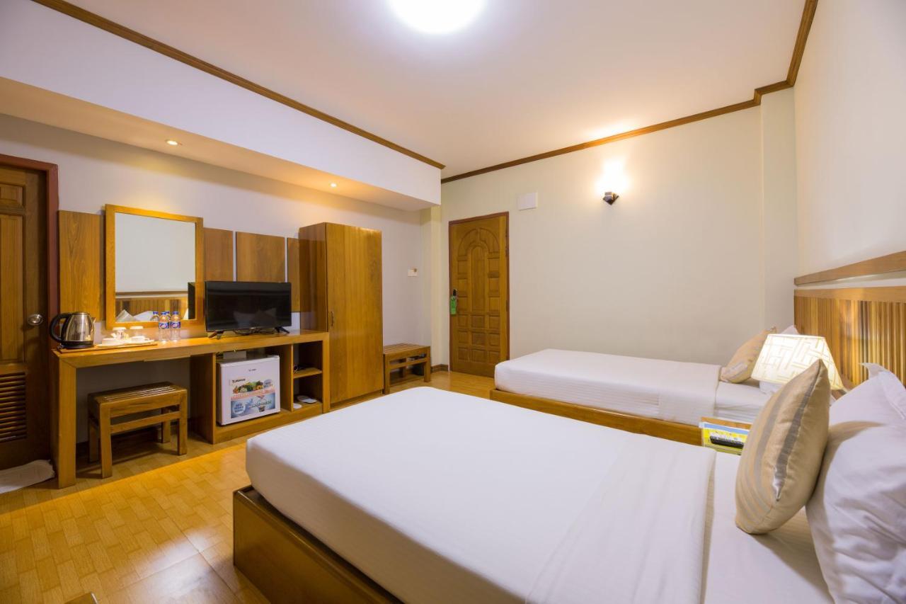 Ten Mile Hotel Yangon Bagian luar foto
